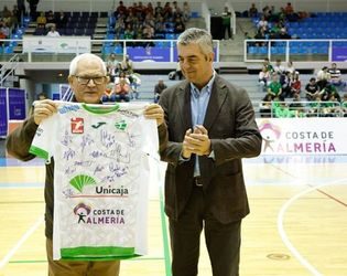 08/11/2023 BLOQUEO DE UNICAJA COSTA DE ALMERÍA AL CÁNCER INFANTIL